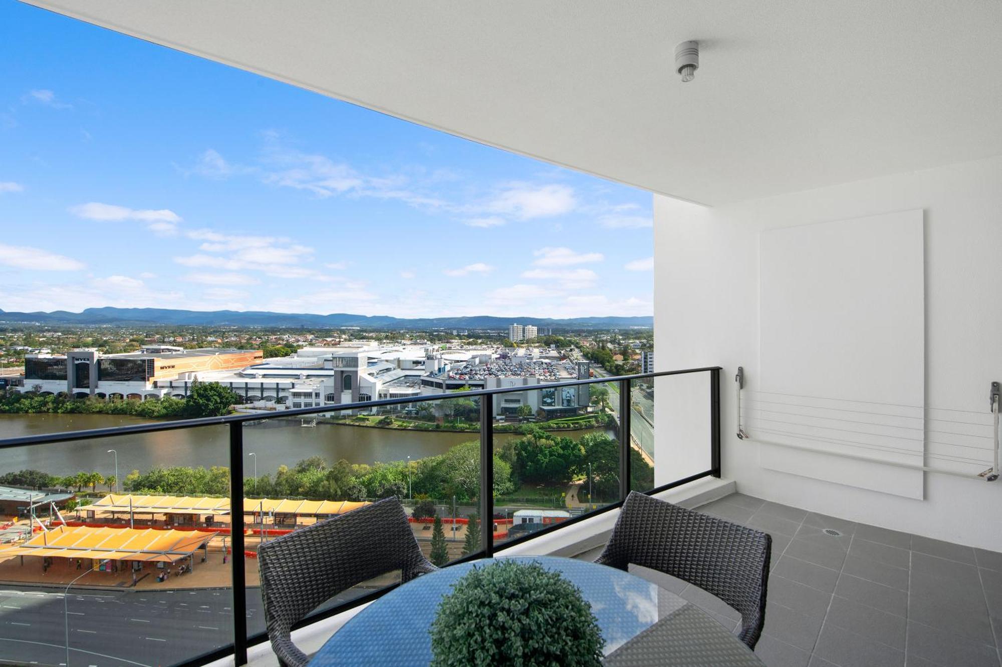 Sierra Grand Broadbeach - Self Contained & Privately Managed Apartments Gold Coast Bagian luar foto