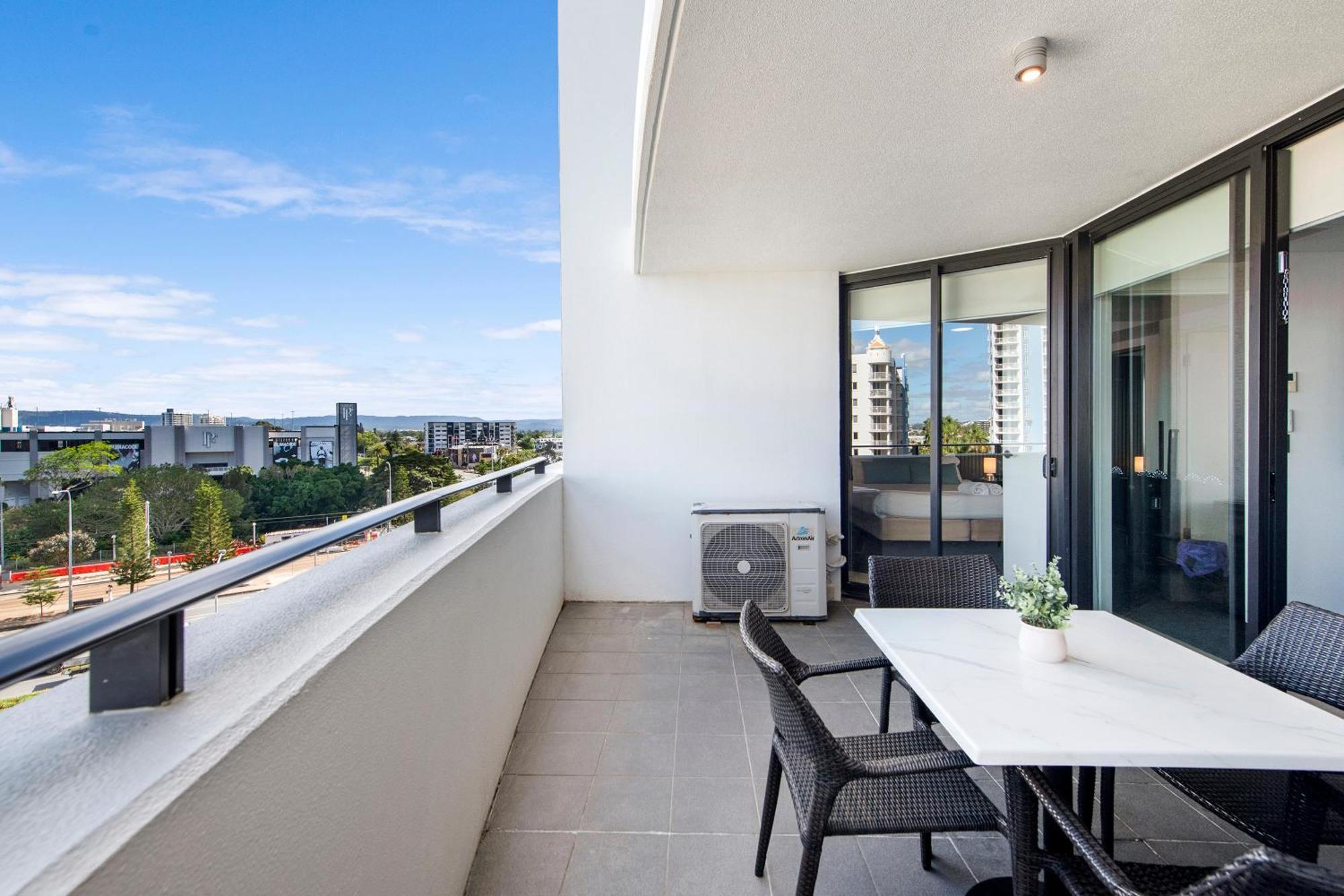 Sierra Grand Broadbeach - Self Contained & Privately Managed Apartments Gold Coast Bagian luar foto